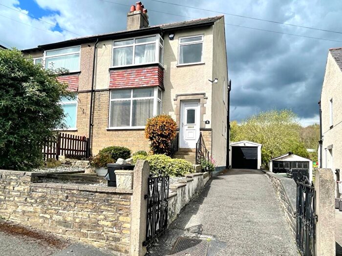 3 Bedroom Semi-Detached House For Sale In York Avenue, Fartown, HD2