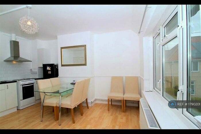 2 Bedroom Flat To Rent In Bentry Road, Dagenham, RM8