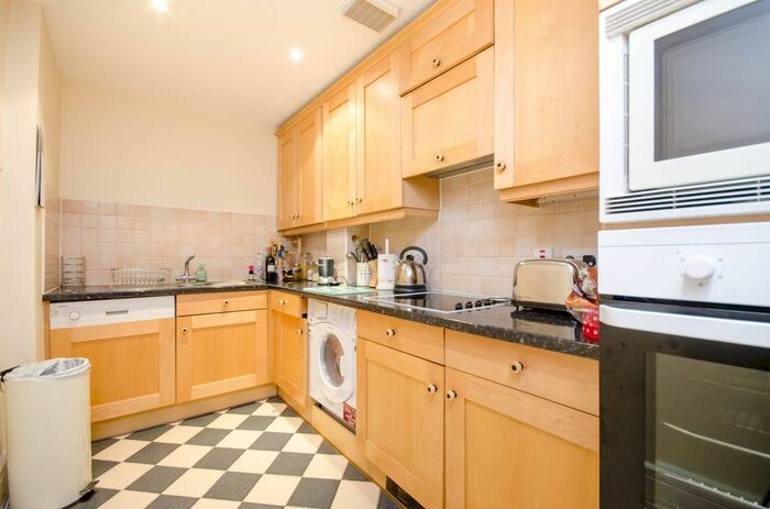 1 Bedroom Flat To Rent In Rosebery Avenue, Finsbury, London, EC1R