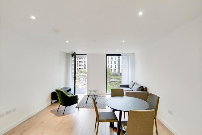 1 Bedroom Apartment To Rent In Waterman House, London, E15