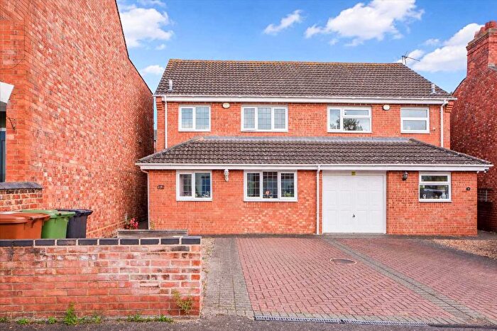 3 Bedroom Semi Detached House For Sale In College Street, Wellingborough, NN8