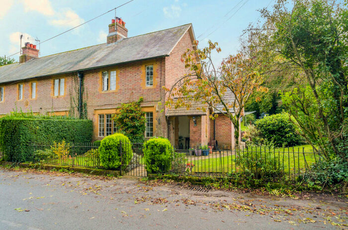3 Bedroom End Of Terrace House For Sale In Troytown, Dorchester, DT2