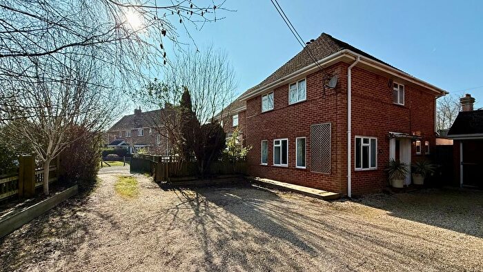 3 Bedroom Semi Detached House For Sale In Auckland Avenue, Brockenhurst, SO42