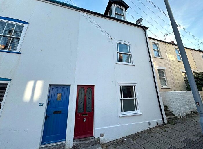 4 Bedroom Terraced House For Sale In Love Lane, Weymouth, DT4