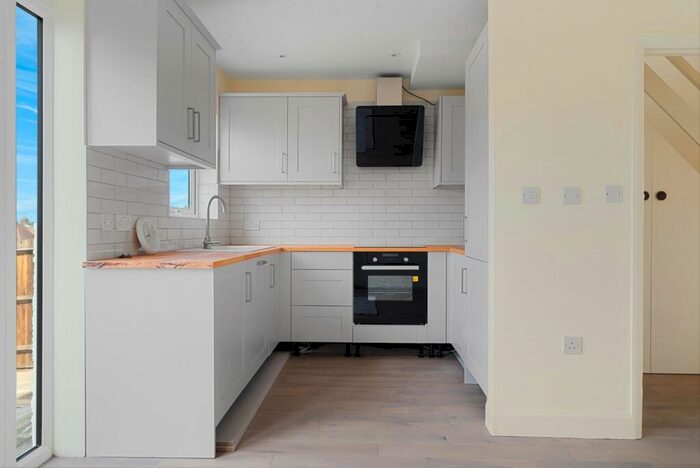 3 Bedroom End Of Terrace House To Rent In Kingsbridge Road, Morden, SM4