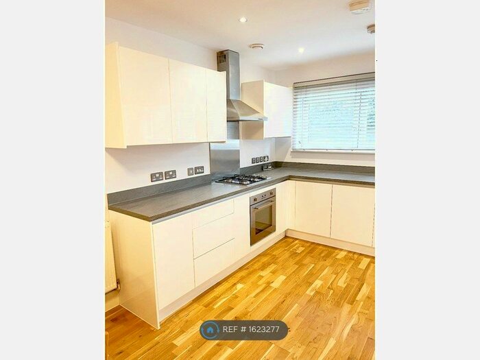 2 Bedroom Flat To Rent In Coopers Road, London, SE1