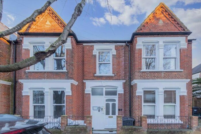 2 Bedroom Flat To Rent In Geraldine Road, London W4