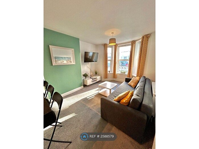 2 Bedroom Flat To Rent In St. Michaels Road, Bournemouth, BH2