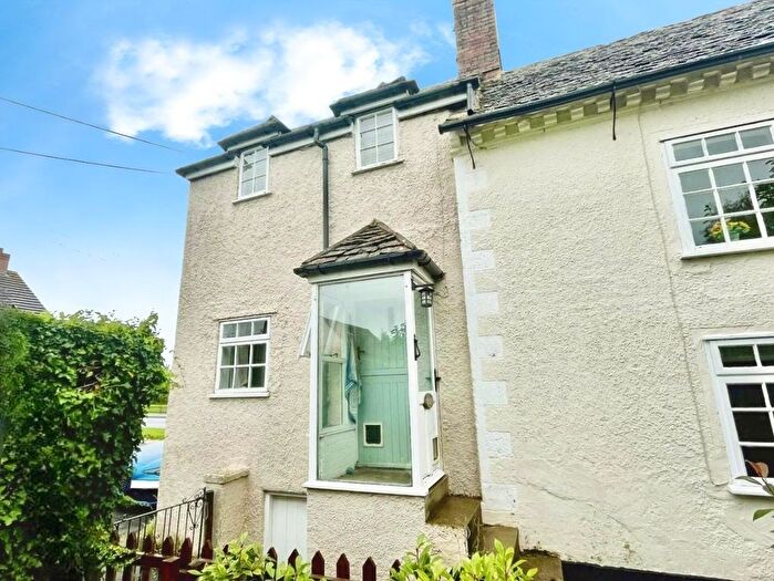 2 Bedroom Cottage For Sale In Dursley Road, Cambridge, Gloucester, GL2