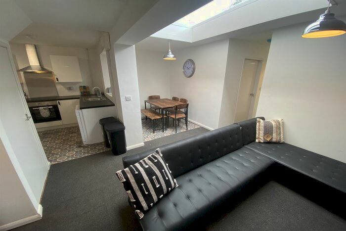 6 Bedroom Terraced House To Rent In Clifford Avenue, Beeston, NG9