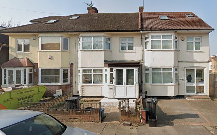 3 Bedroom Terraced House To Rent In Abbey Road, Ilford, IG2