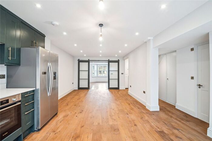 1 Bedroom Flat To Rent In Aspley Road, SW18