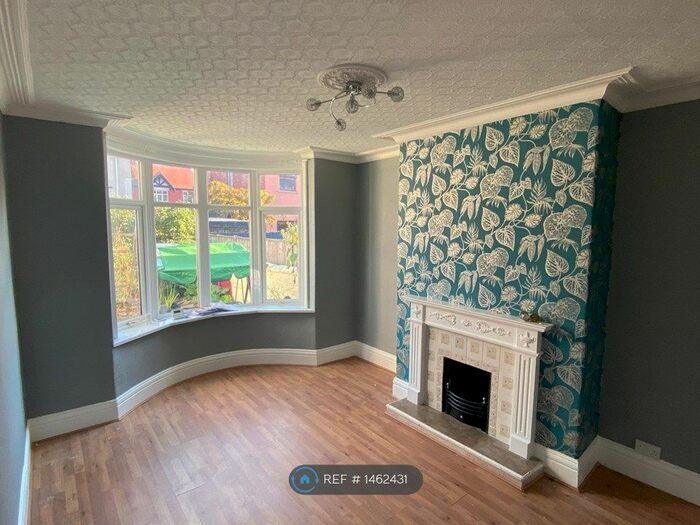 3 Bedroom Semi-Detached House To Rent In Kensington Road, Blackpool, FY3