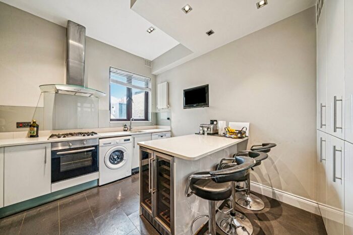 3 Bedroom Flat For Sale In Geraldine Road, Wandsworth, SW18