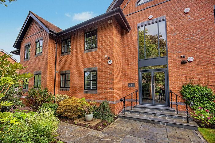 3 Bedroom Flat For Sale In South Downs Road, Hale, WA14