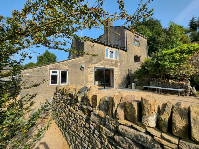 3 Bedroom Cottage To Rent In Union Lane, Ogden, HX2