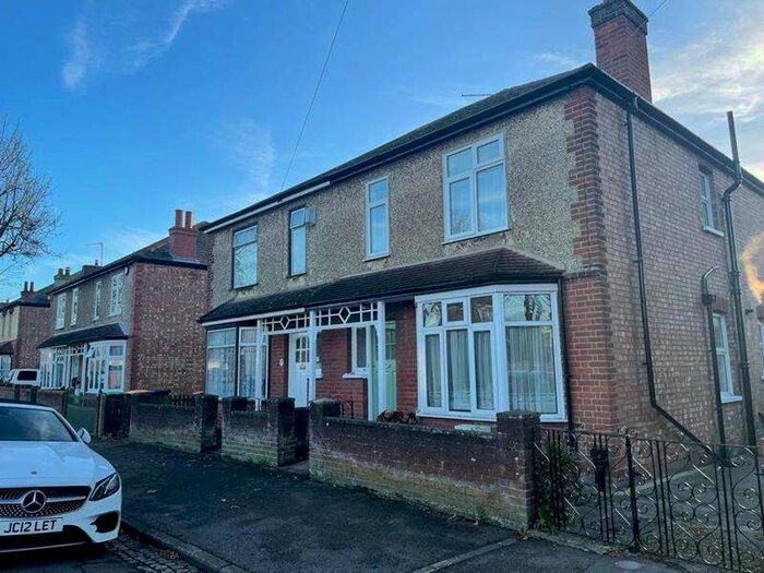 3 Bedroom Semi-Detached House To Rent In Willow Road, Bedford, MK42