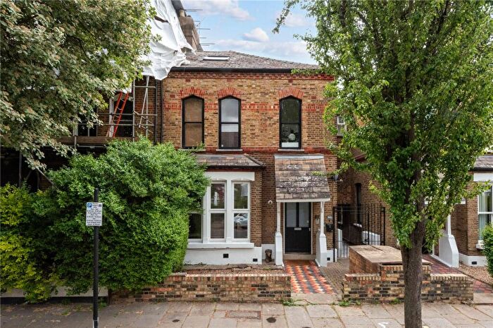 1 Bedroom Apartment For Sale In Finsbury Park Road, London, N4