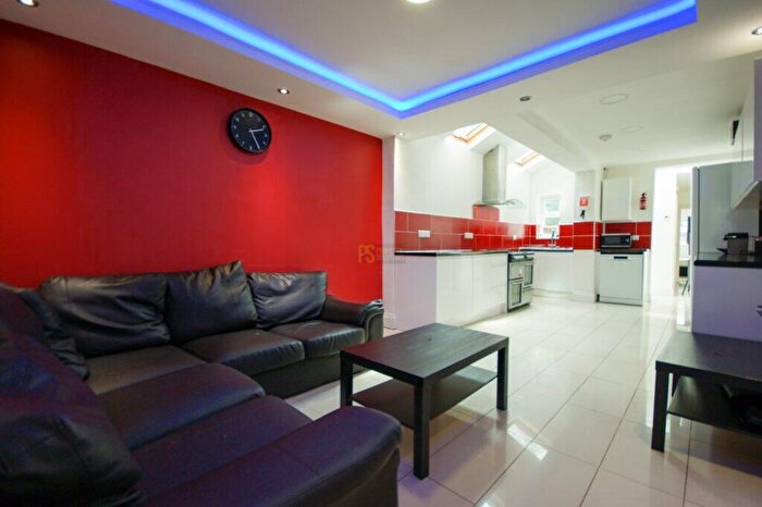 8 Bedroom Terraced House To Rent In Dawlish Road, Selly Oak, Birmingham, B29