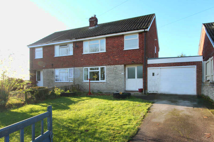 3 Bedroom Semi-Detached House For Sale In Garton On The Wolds, YO25