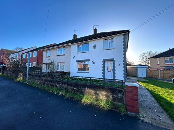 3 Bedroom Semi Detached House For Sale In Manor Farm Road, Scunthorpe, DN17