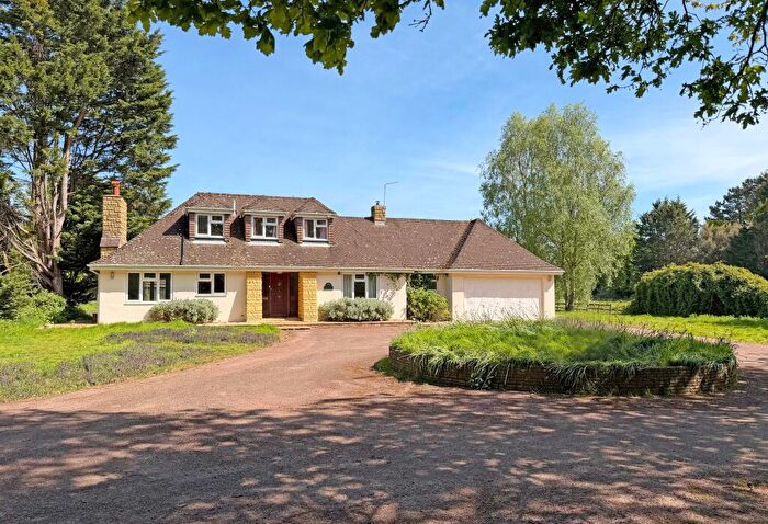 3 Bedroom Detached House For Sale In The Paddock, Little Heath Road, Fontwell, BN18