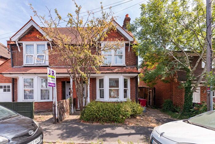 3 Bedroom Semi-Detached House For Sale In Seymour Road, Slough, SL1