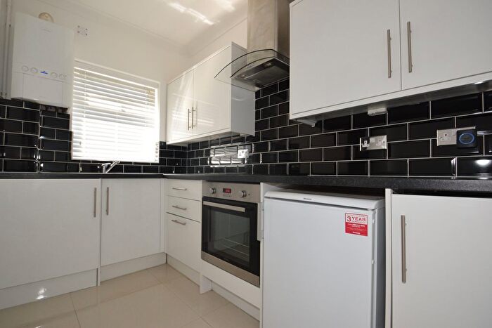 2 Bedroom Flat To Rent In Boundary Road, London, SW19