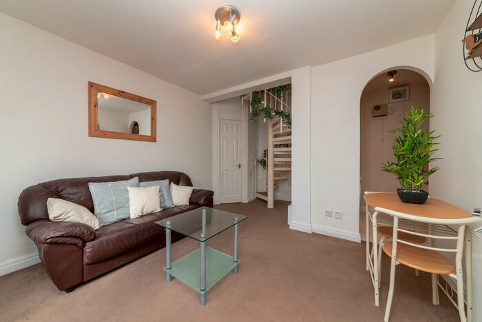 1 Bedroom Apartment To Rent In Melville Court, Lower Road, SE8