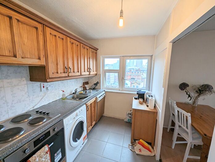 2 Bedroom Flat For Sale In Charles Square, London, N1