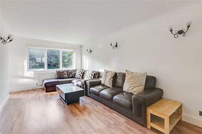 3 Bedroom Maisonette To Rent In St. Laurence Close, Queens Park, NW6