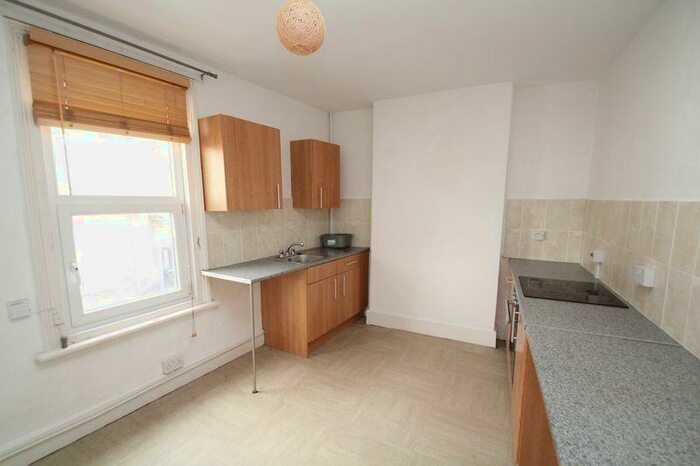 Studio To Rent In Flat B Park Lane, Swindon, SN1