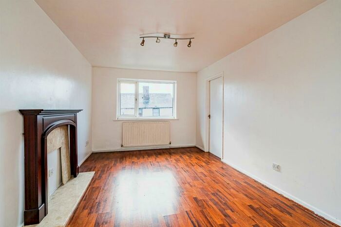 1 Bedroom Flat For Sale In High Street, Quarry Bank, Brierley Hill, DY5