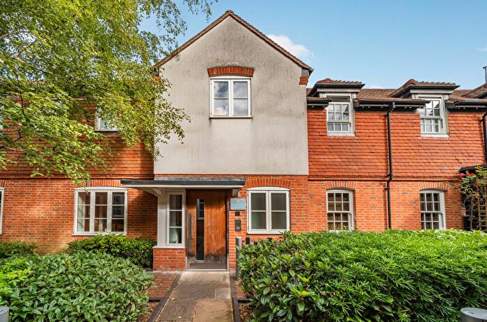 2 Bedroom Flat To Rent In Victoria Road, Farnham, Surrey, GU9