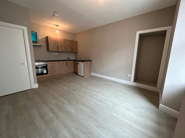 2 Bedroom Flat To Rent In / At Howard Street, G1