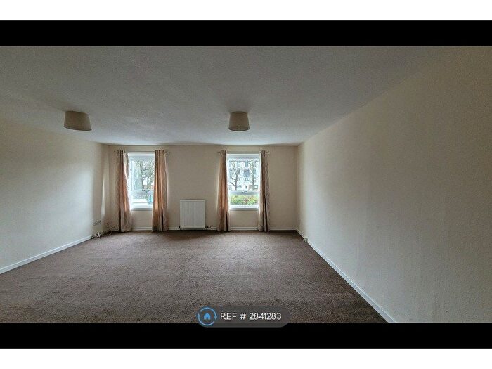 2 Bedroom Flat To Rent In Fendoch Road, Grangemouth, FK3