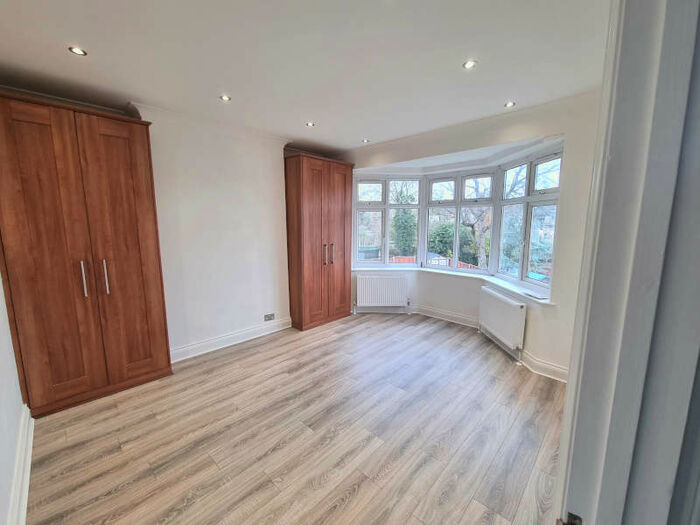 2 Bedroom Flat To Rent In Fern Court, Edgware, HA8