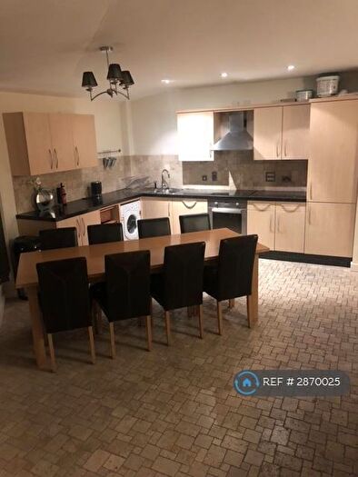 3 Bedroom Penthouse To Rent In Hamilton Court, Bristol, BS2