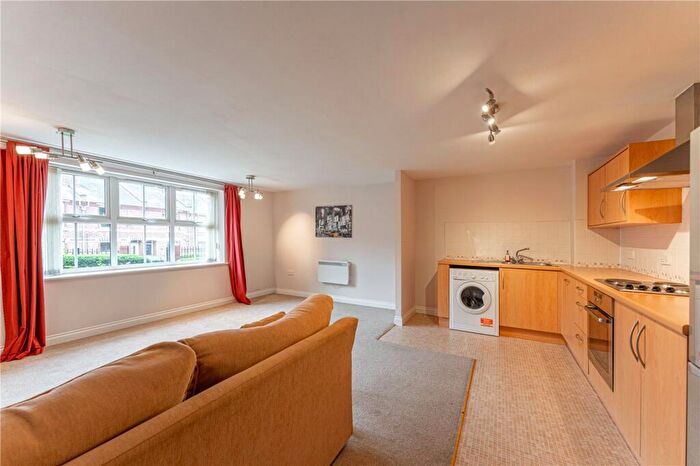 1 Bedroom Apartment To Rent In Romani Close, Warwick, Warwickshire, CV34