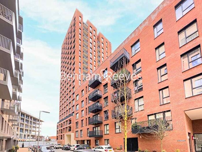 1 Bedroom Flat To Rent In Shearwater Drive, Hendon Waterside, NW9