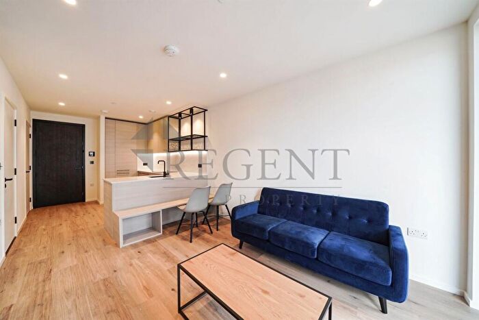 Apartment To Rent In Iris House, Hemlock Street, E14