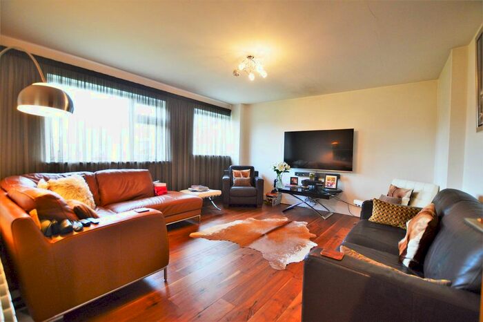 2 Bedroom Maisonette To Rent In Crofthill Road, Slough, SL2
