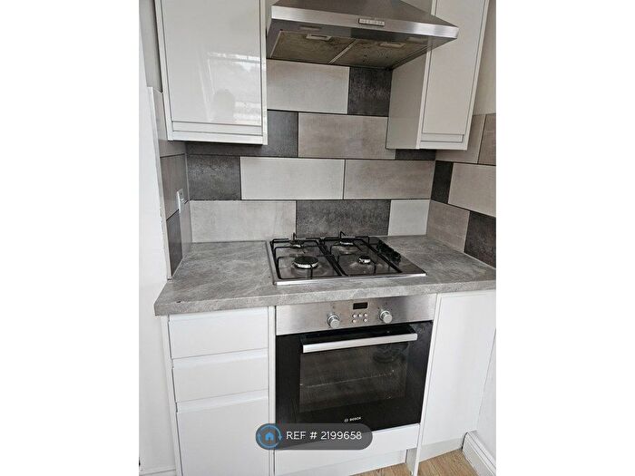 2 Bedroom Flat To Rent In Broomfield Avenue, London, N13