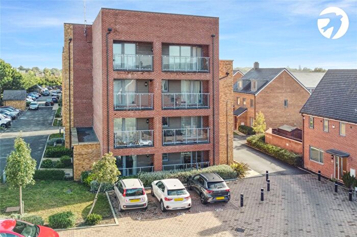 2 Bedroom Flat For Sale In Discovery Drive, Swanley, Kent, BR8