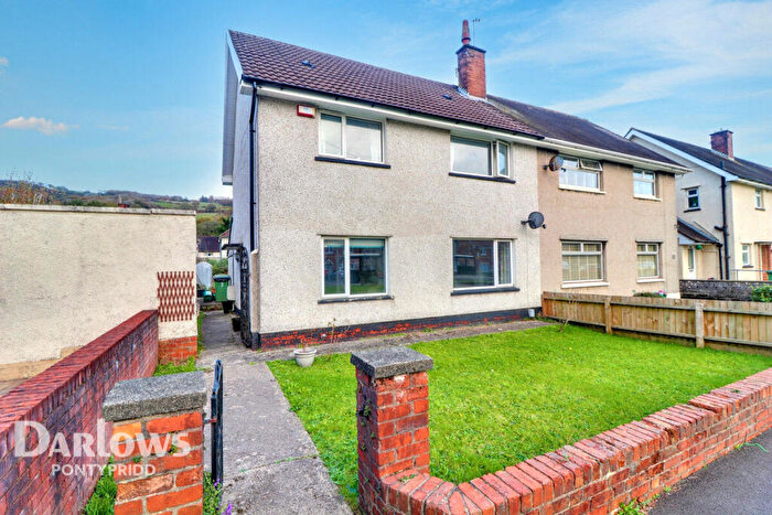 3 Bedroom End Of Terrace House For Sale In Ilan Avenue, Pontypridd, CF37