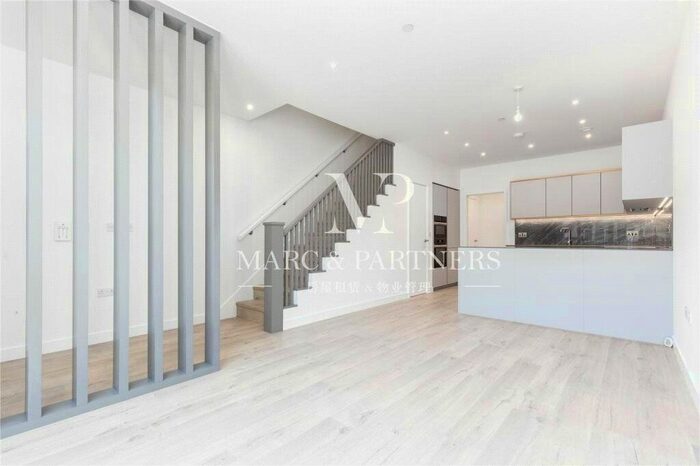 3 Bedroom Detached House To Rent In Springpark Drive, London, N4