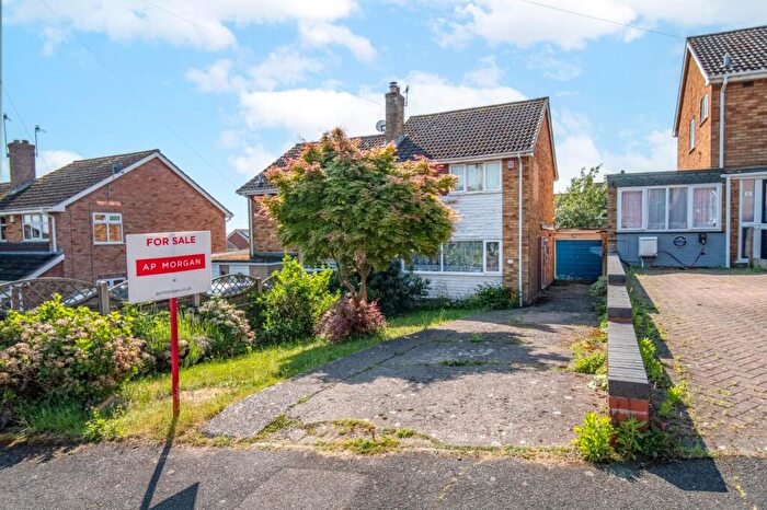 3 Bedroom Semi-Detached House For Sale In Pineways, Stourbridge, West Midlands, DY8