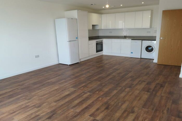 1 Bedroom Apartment To Rent In Grand Union House, SL2