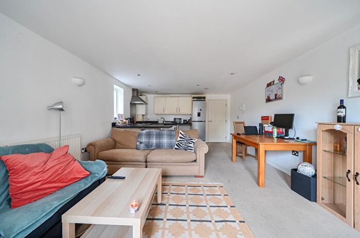 2 Bedroom Flat For Sale In Cobden Avenue, Southampton, Hampshire, SO18