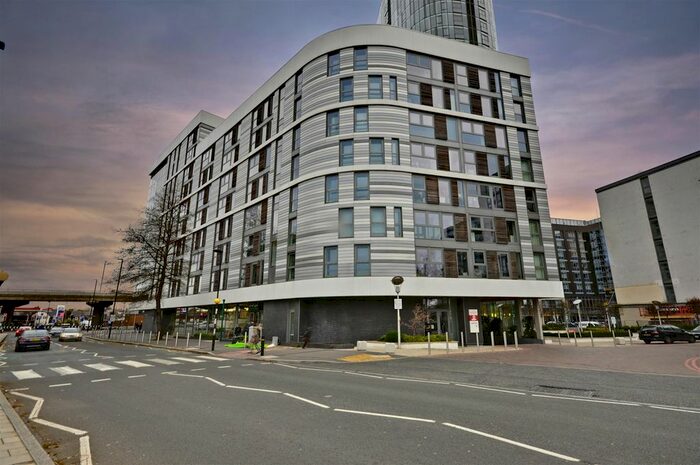 2 Bedroom Flat To Rent In Westgate House, Great West Quarter, Brentford, TW8